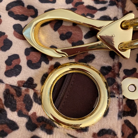 USED ONCE LEOPARD PRINT TOTE/SHOULDER BAG WITH ROOMY INTERIOR - Picture 6 of 14